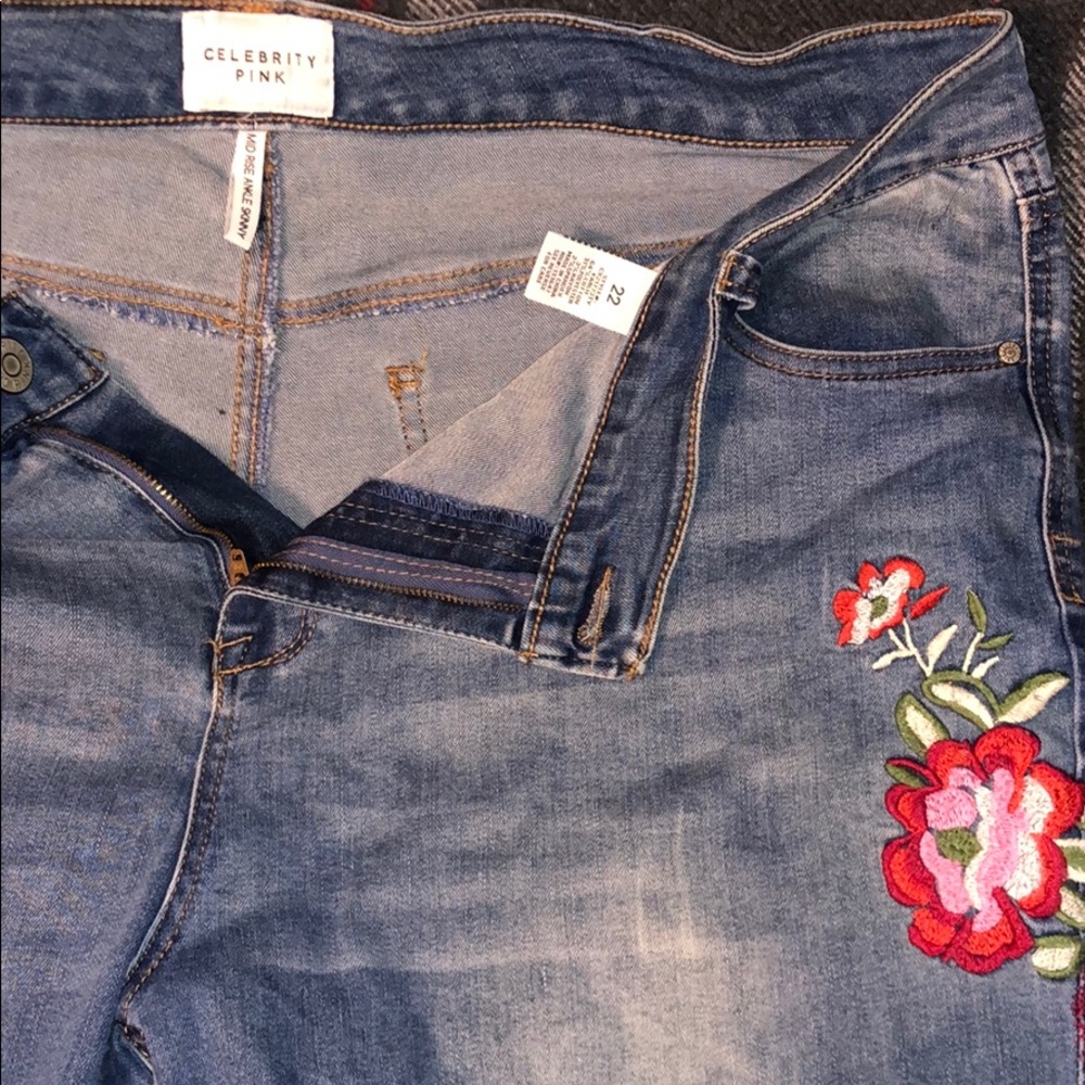 EUC Celebrity Pink embroidered skinny jeans - 22